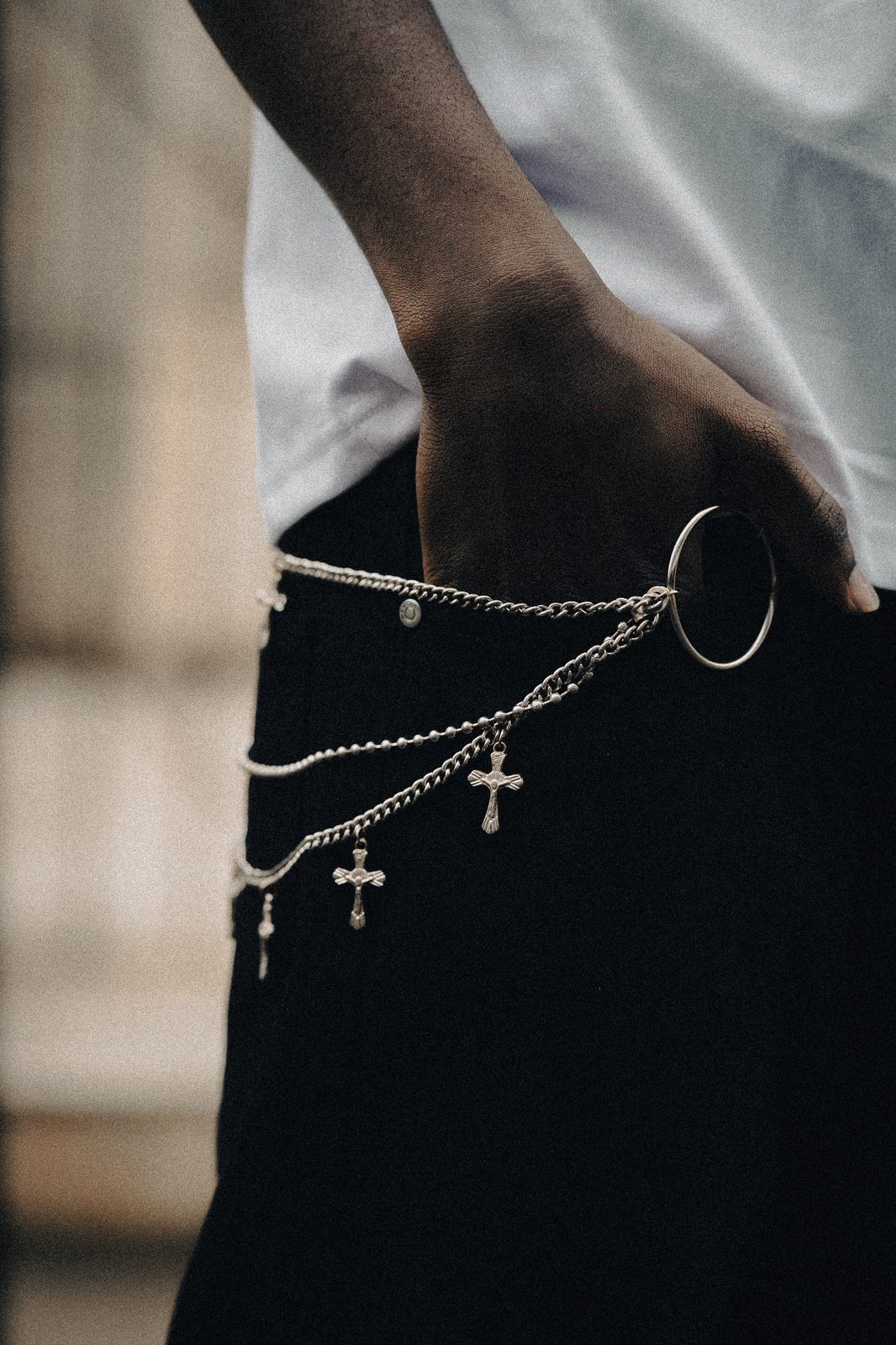 Street fashion portrait frame 03 — wide