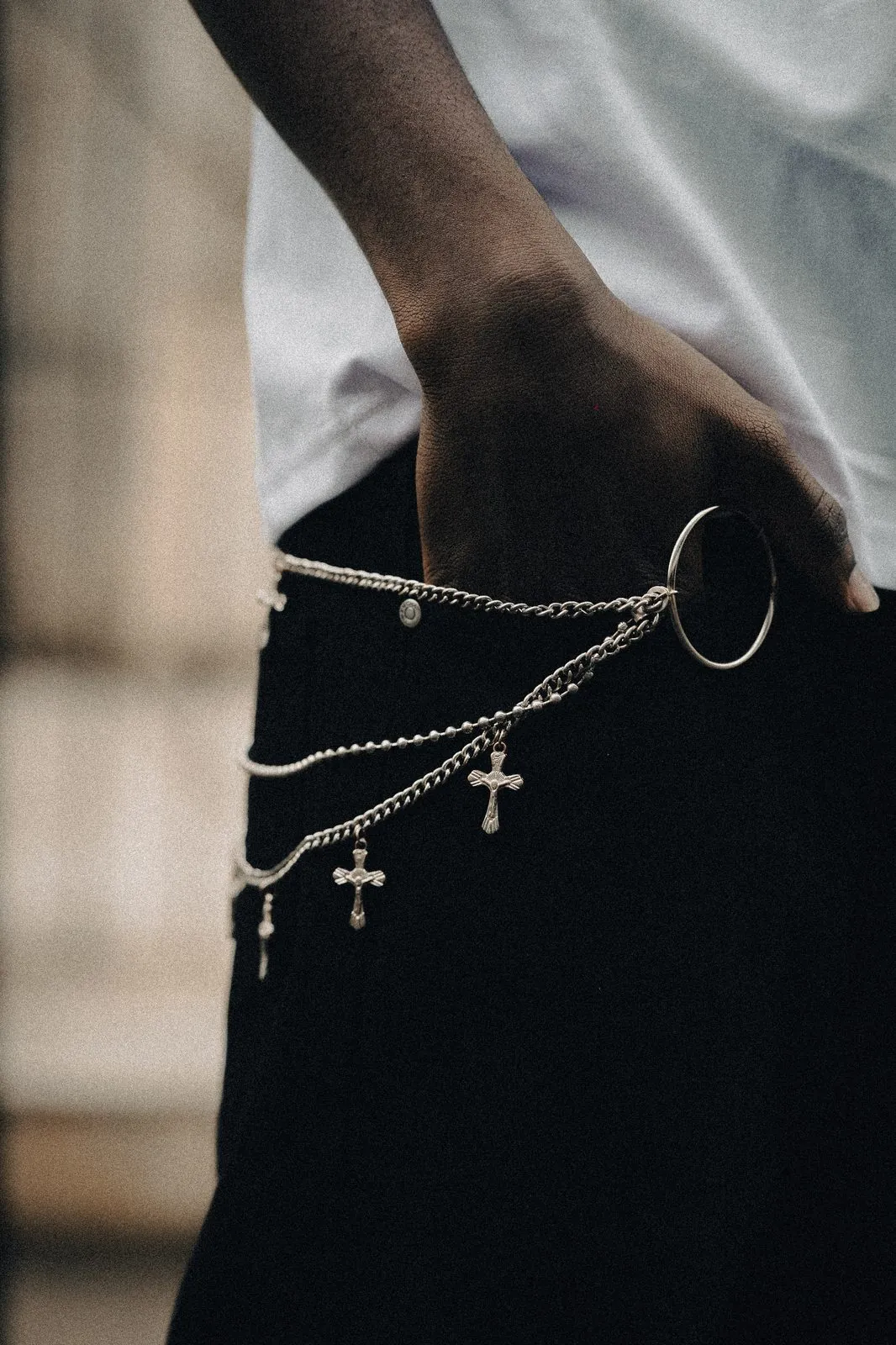 Street fashion portrait frame 03 — wide