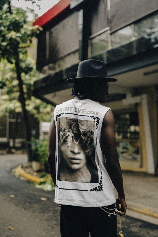 Street fashion portrait frame 04 — graphic back